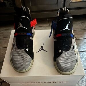 Nike Air Jordan XXXIII men's basketball sneakers with laceless closure.